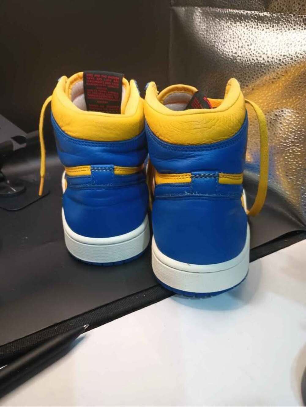 Air Jordan 1 Retro High OG 'Reverse Laney' - Picture 2 of 7